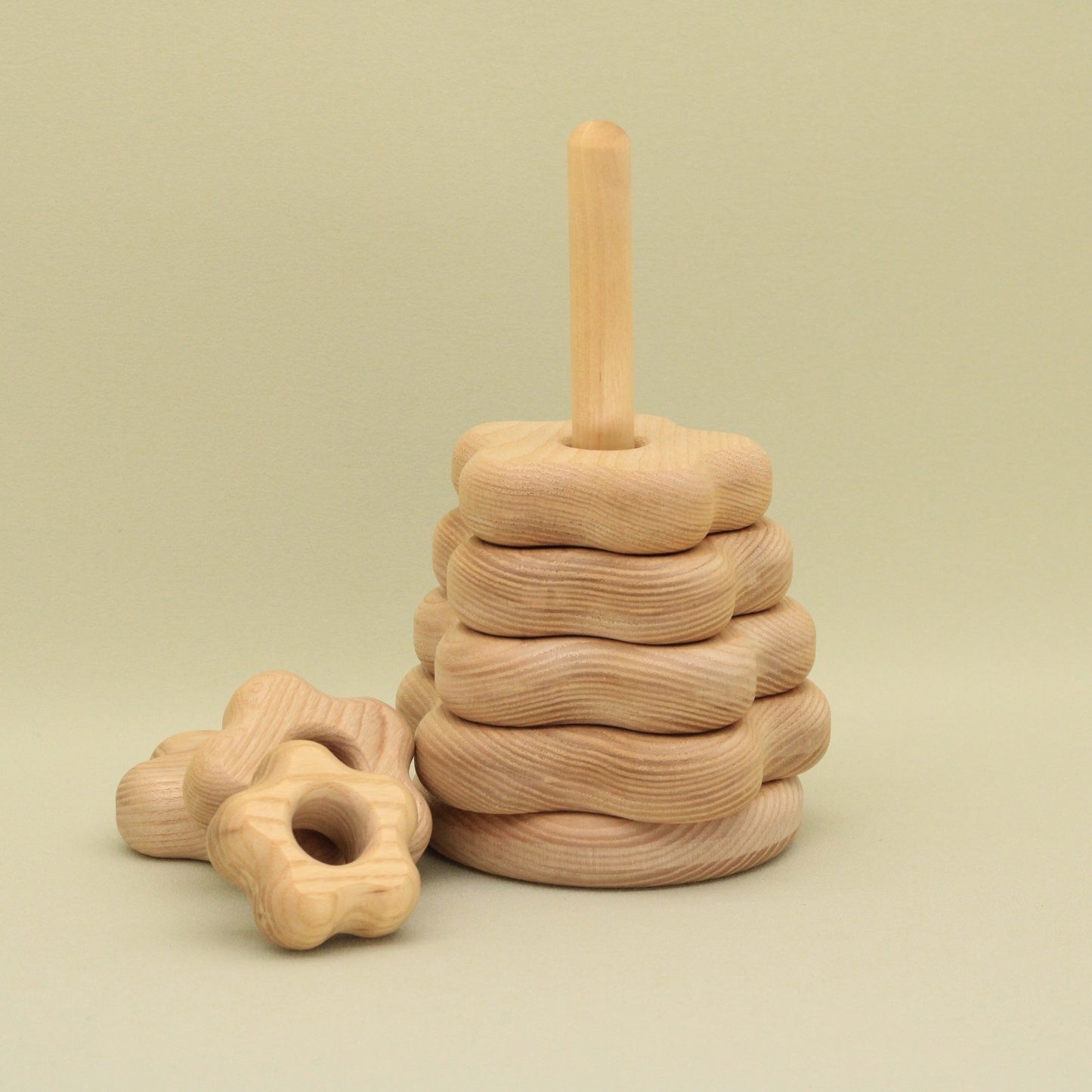 Lotes Toys Natural Flower Wooden Stacking Pyramid - 7 pieces PY53