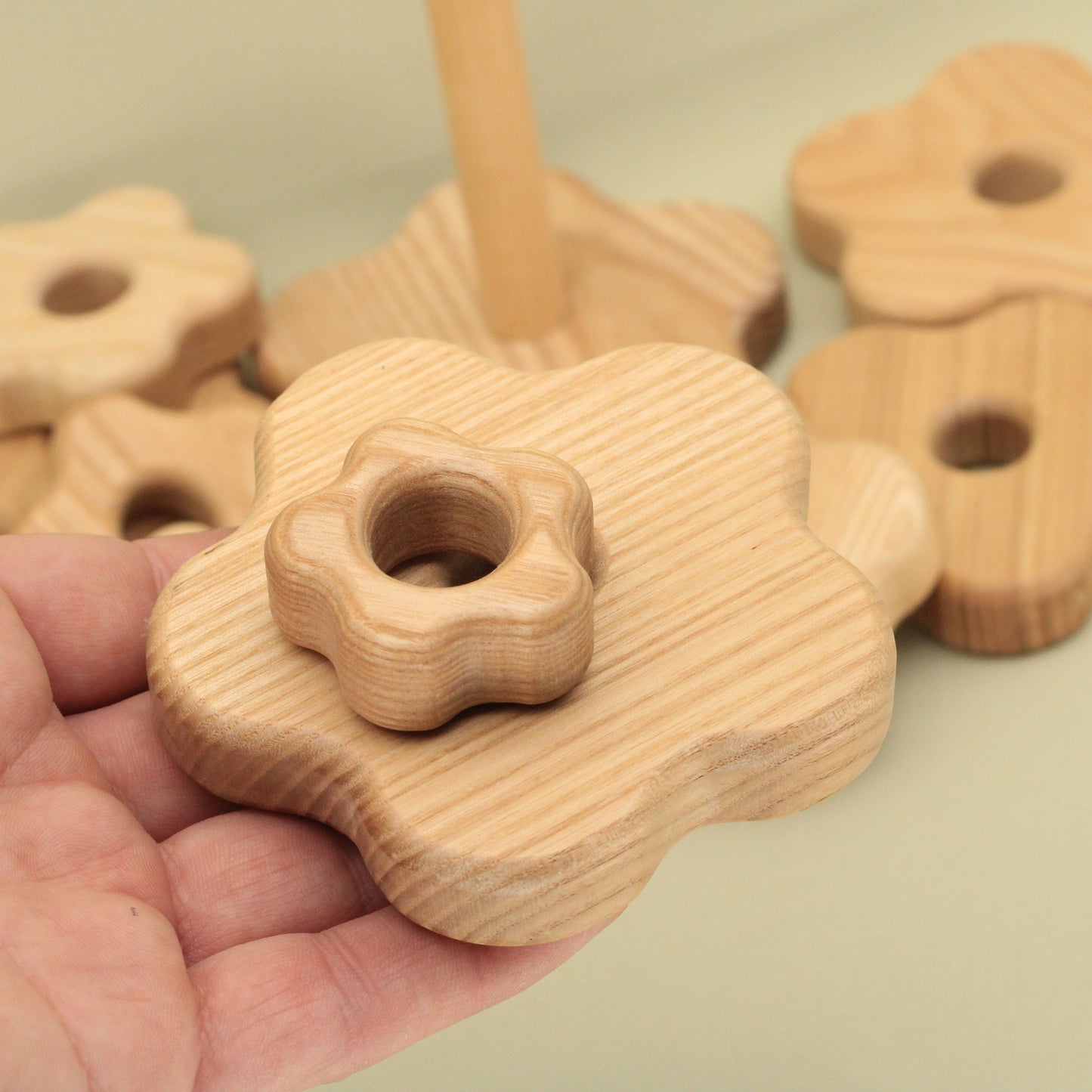 Lotes Toys Natural Flower Wooden Stacking Pyramid - 10 pieces PY03