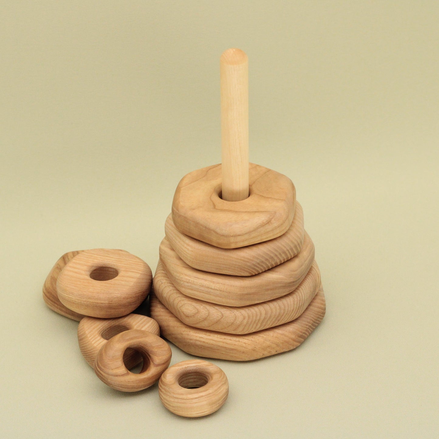 Lotes Toys Natural Geometric Wooden Stacking Pyramid - 10 pieces PY04