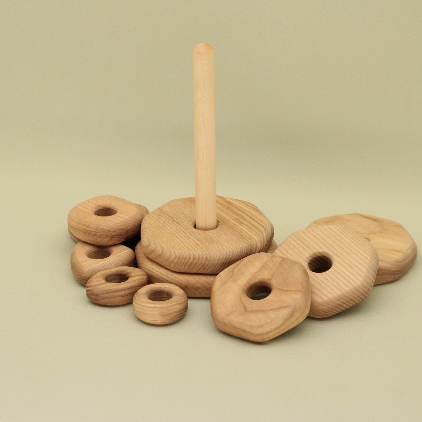 Lotes Toys Natural Geometric Wooden Stacking Pyramid - 10 pieces PY04