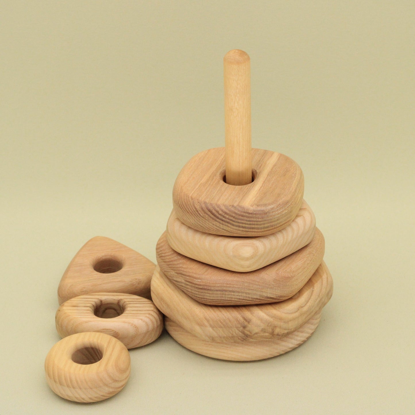 Lotes Toys Natural Geometric Wooden Stacking Pyramid - 7 pieces PY54