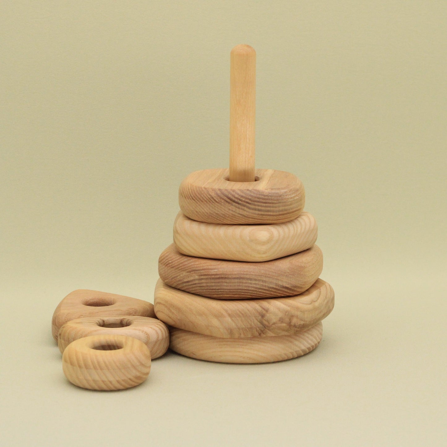 Lotes Toys Natural Geometric Wooden Stacking Pyramid - 7 pieces PY54