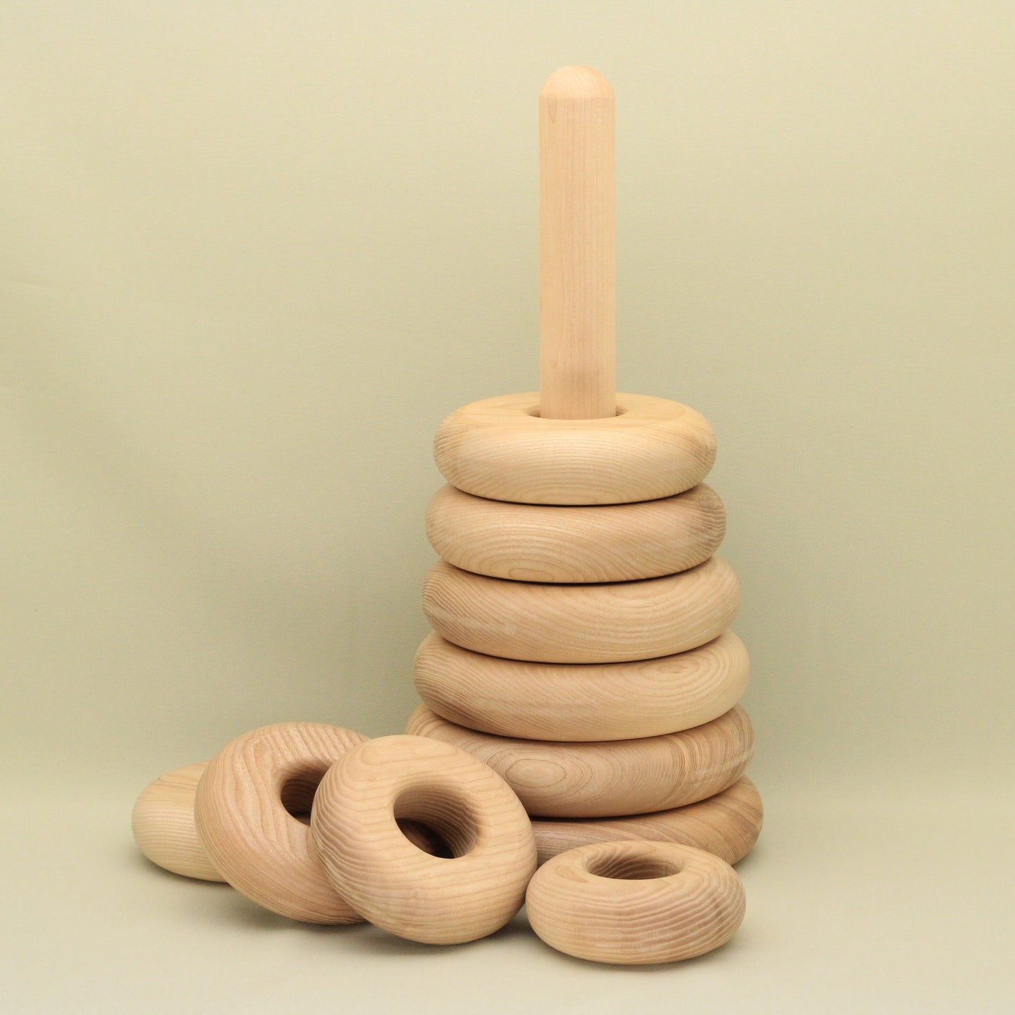 Lotes Toys Natural Giant Round Wooden Stacking Pyramid GP01