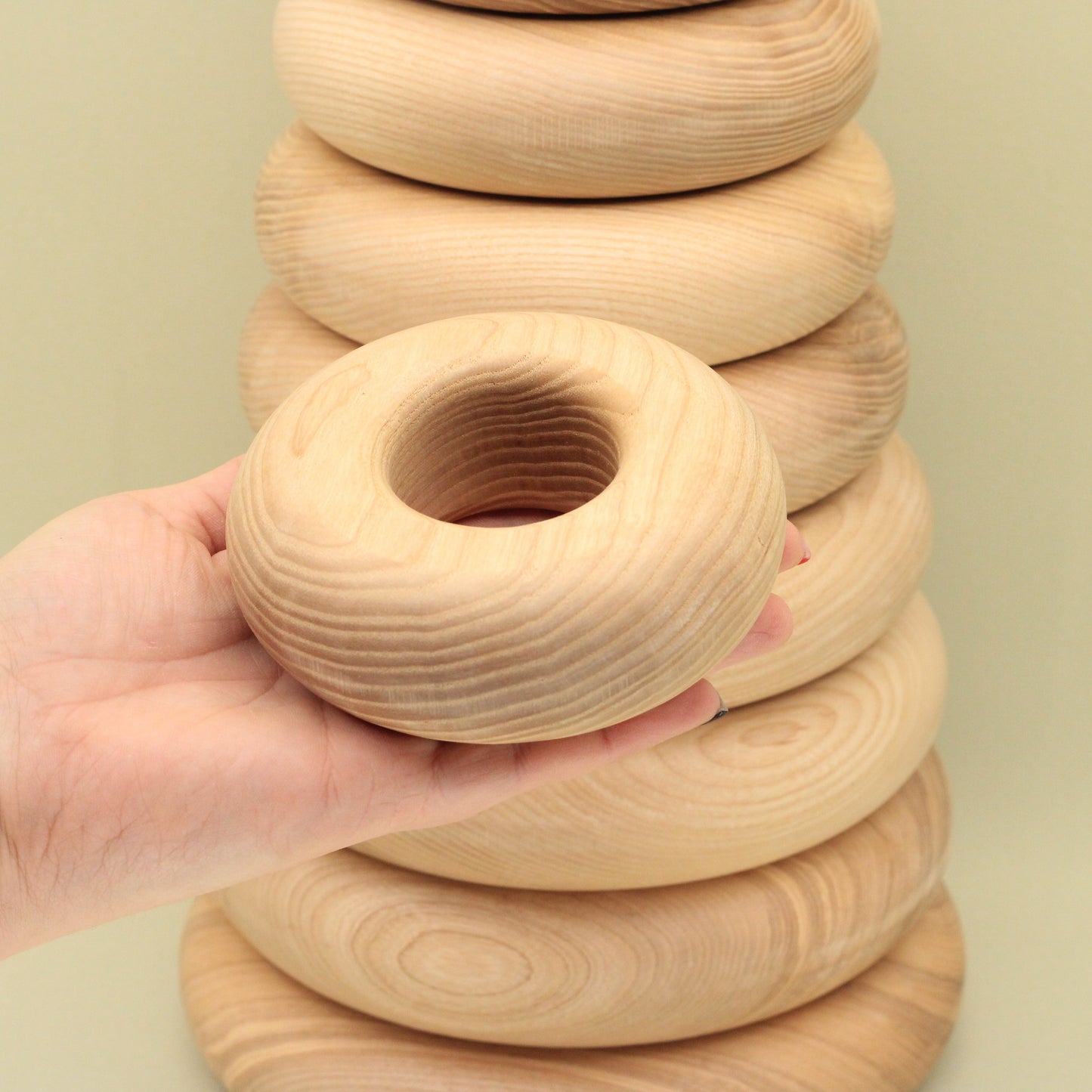 Lotes Toys Natural Giant Round Wooden Stacking Pyramid GP01
