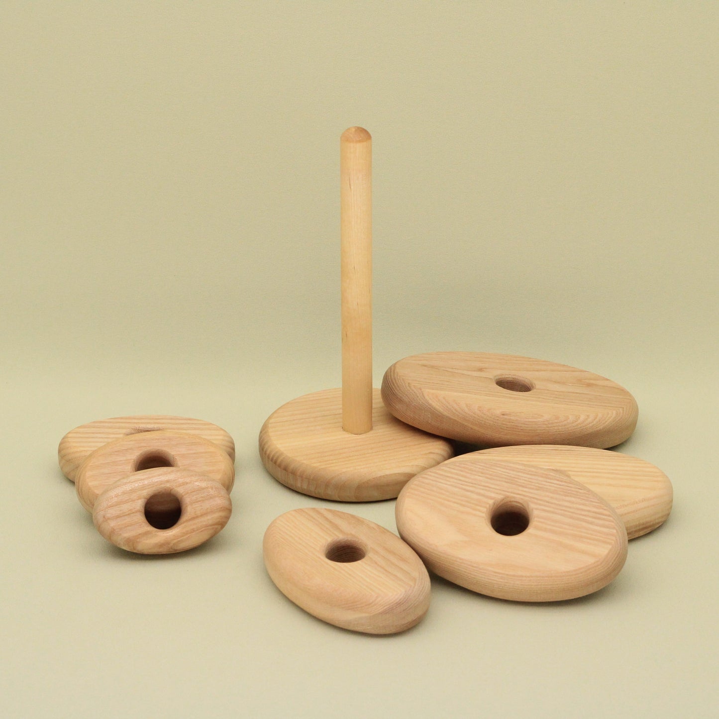Lotes Toys Natural Oval Wooden Stacking Pyramid - 7 pieces PY56