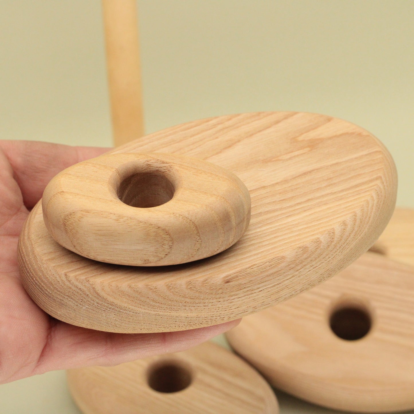 Lotes Toys Natural Oval Wooden Stacking Pyramid - 7 pieces PY56