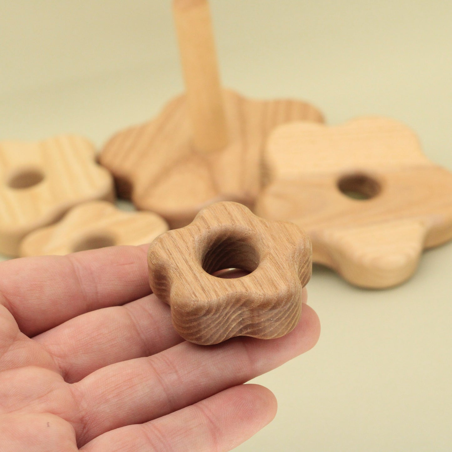 Lotes Toys Natural Flowers Wooden Stacking Pyramid PY23