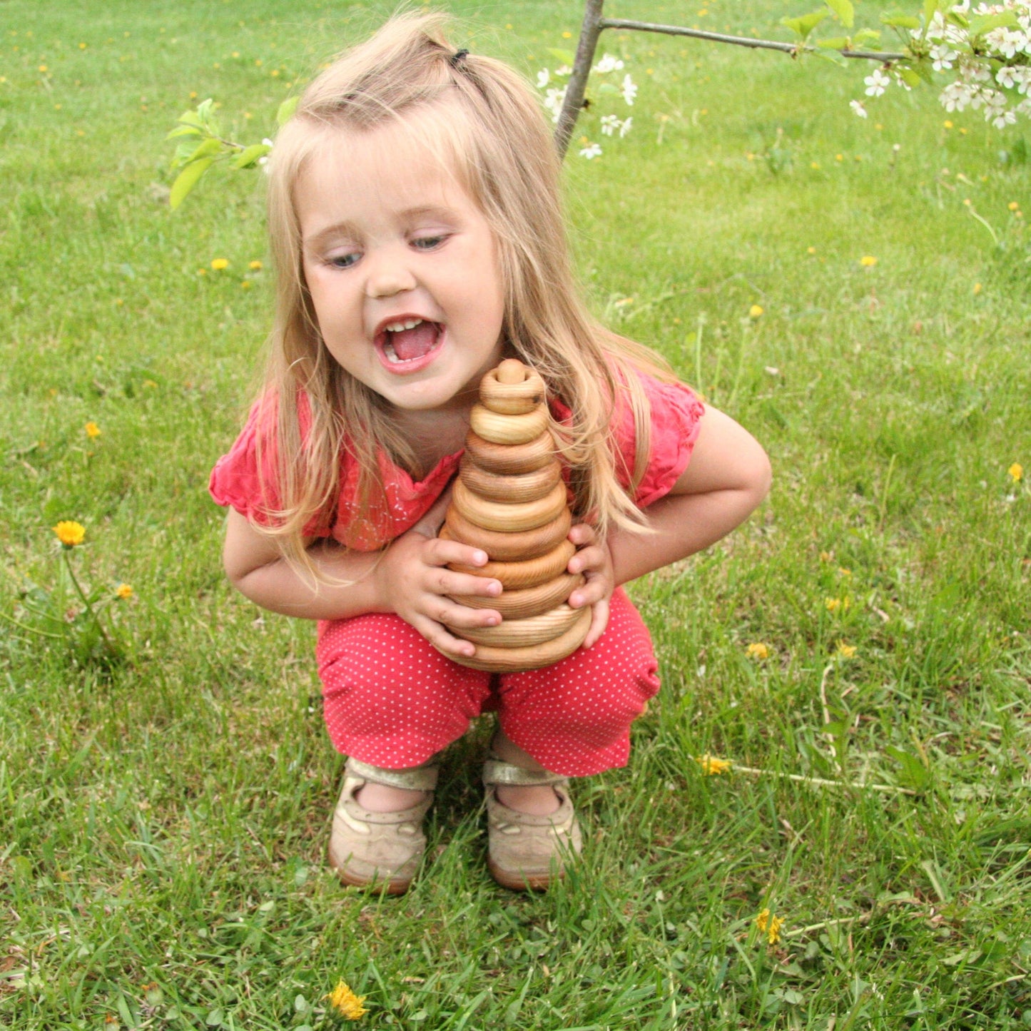 Lotes Toys Natural Rings Wooden Stacking Pyramid - 10 pieces PY02