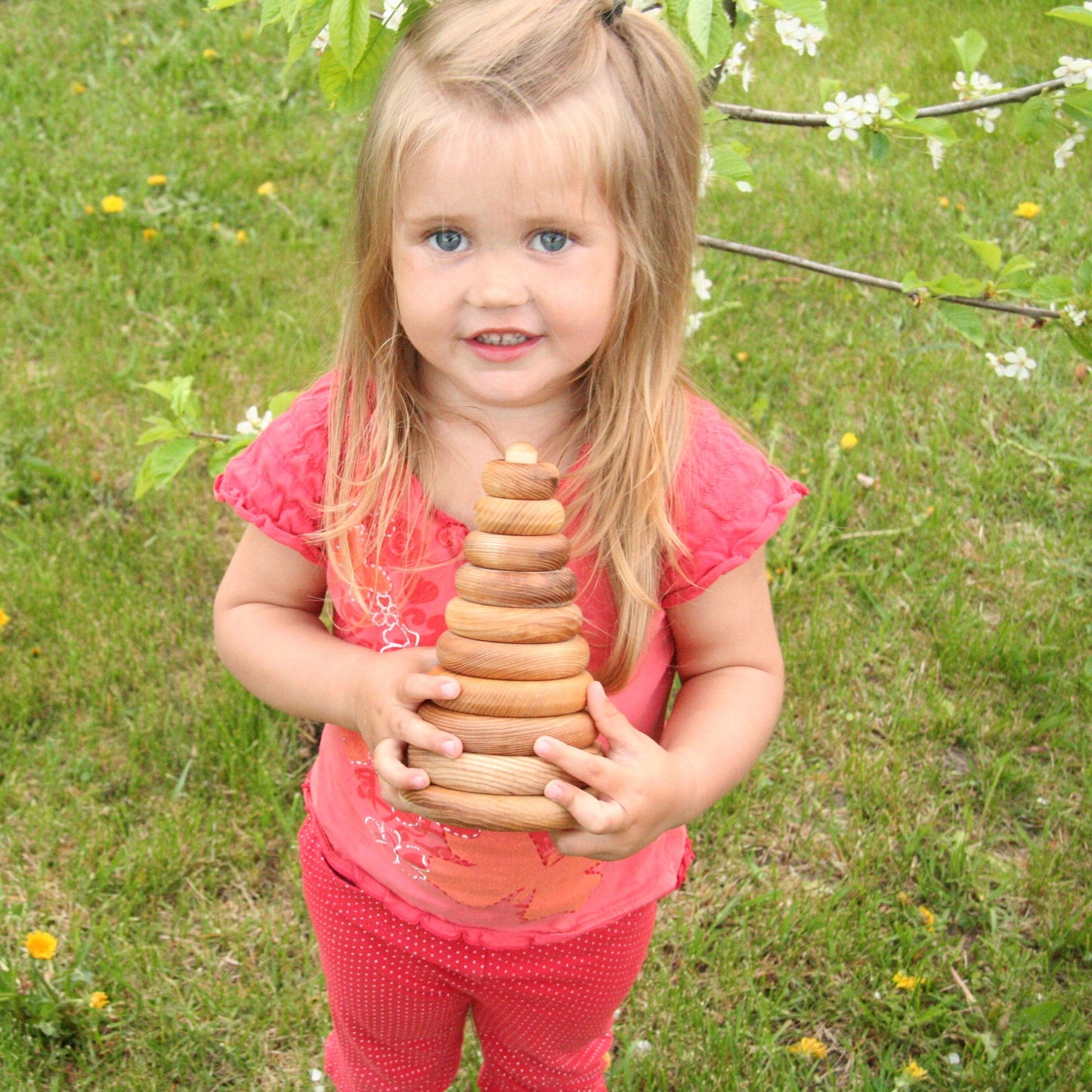 Lotes Toys Natural Rings Wooden Stacking Pyramid - 10 pieces PY02