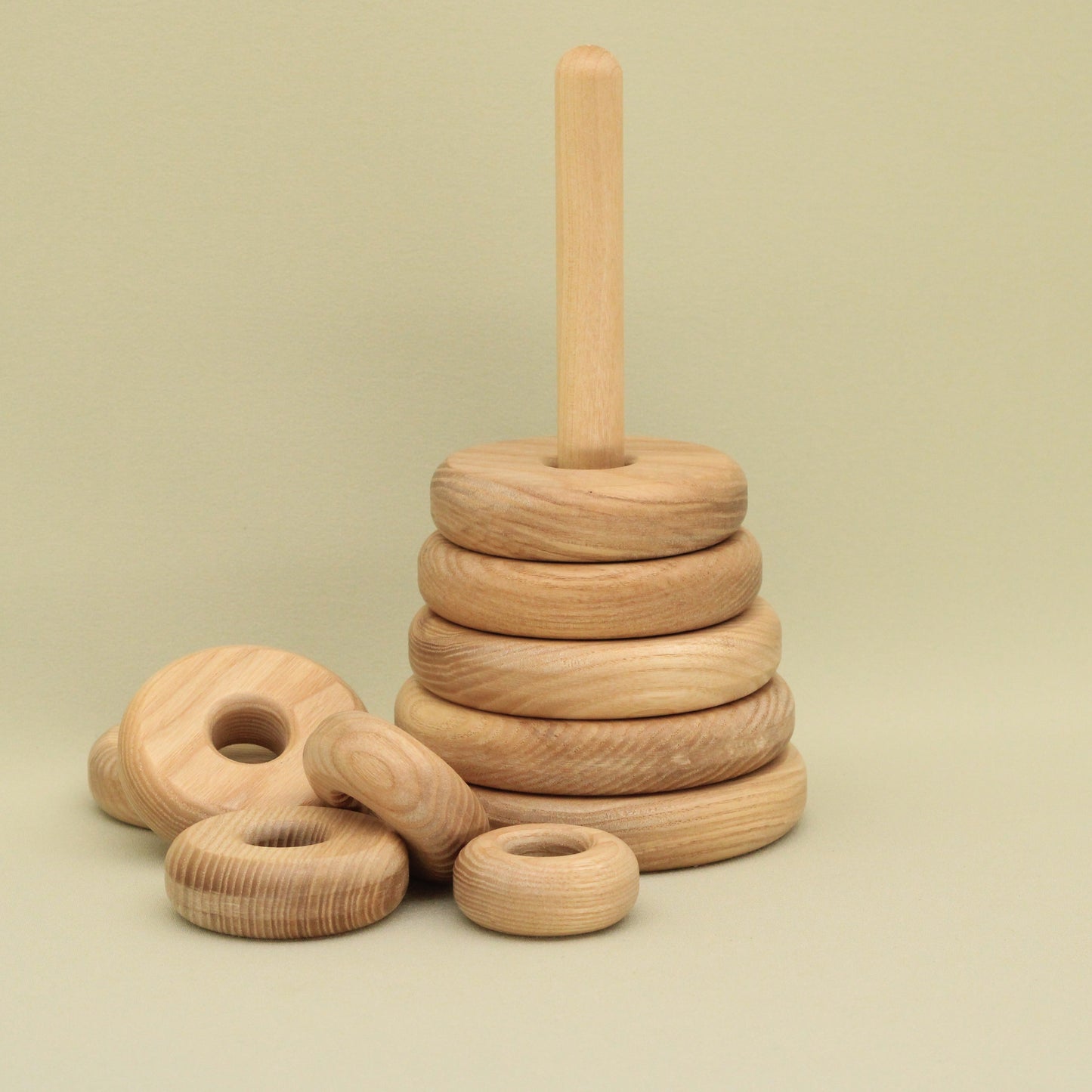 Lotes Toys Natural Rings Wooden Stacking Pyramid - 10 pieces PY02