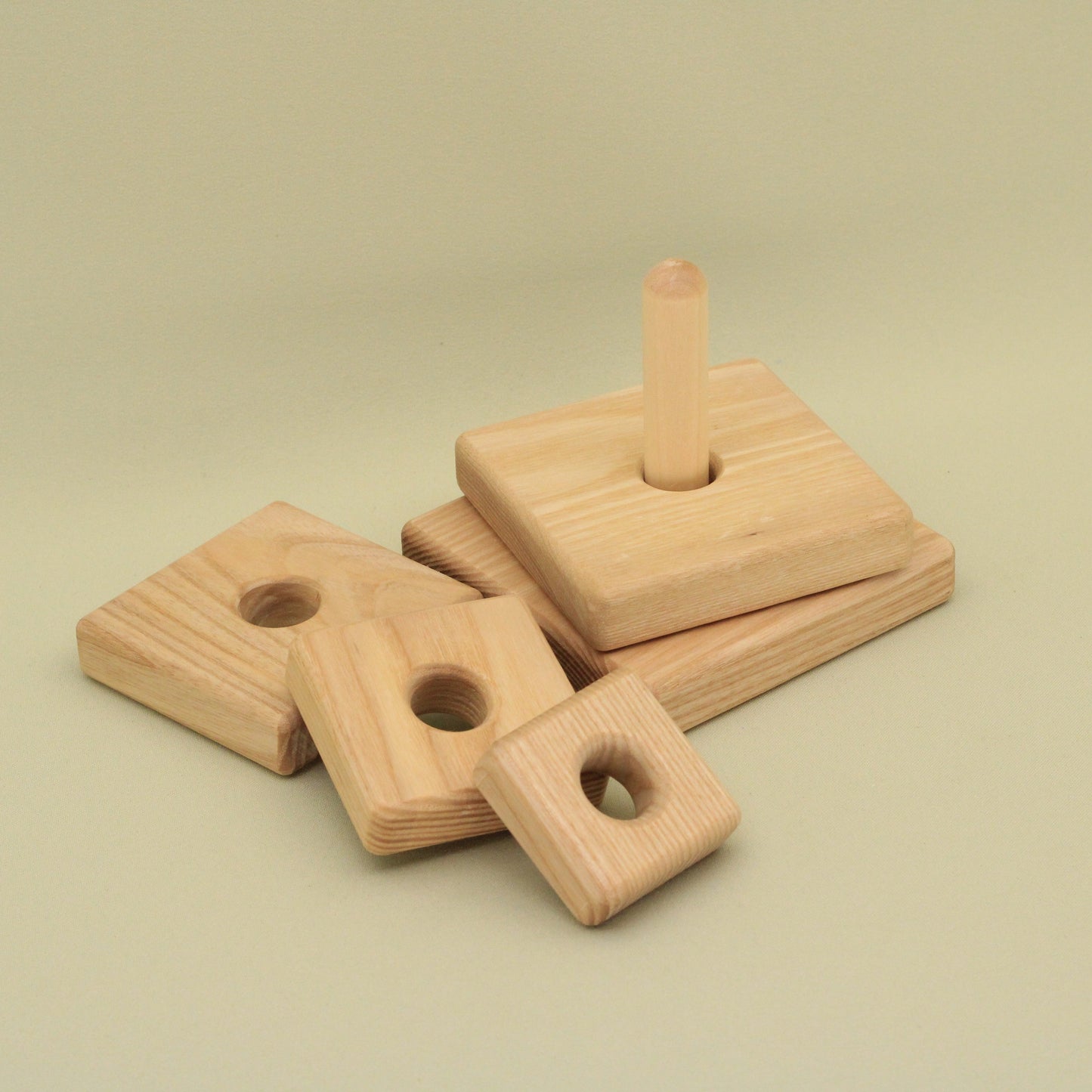 Lotes Toys Natural Square Wooden Stacking Pyramid PY21