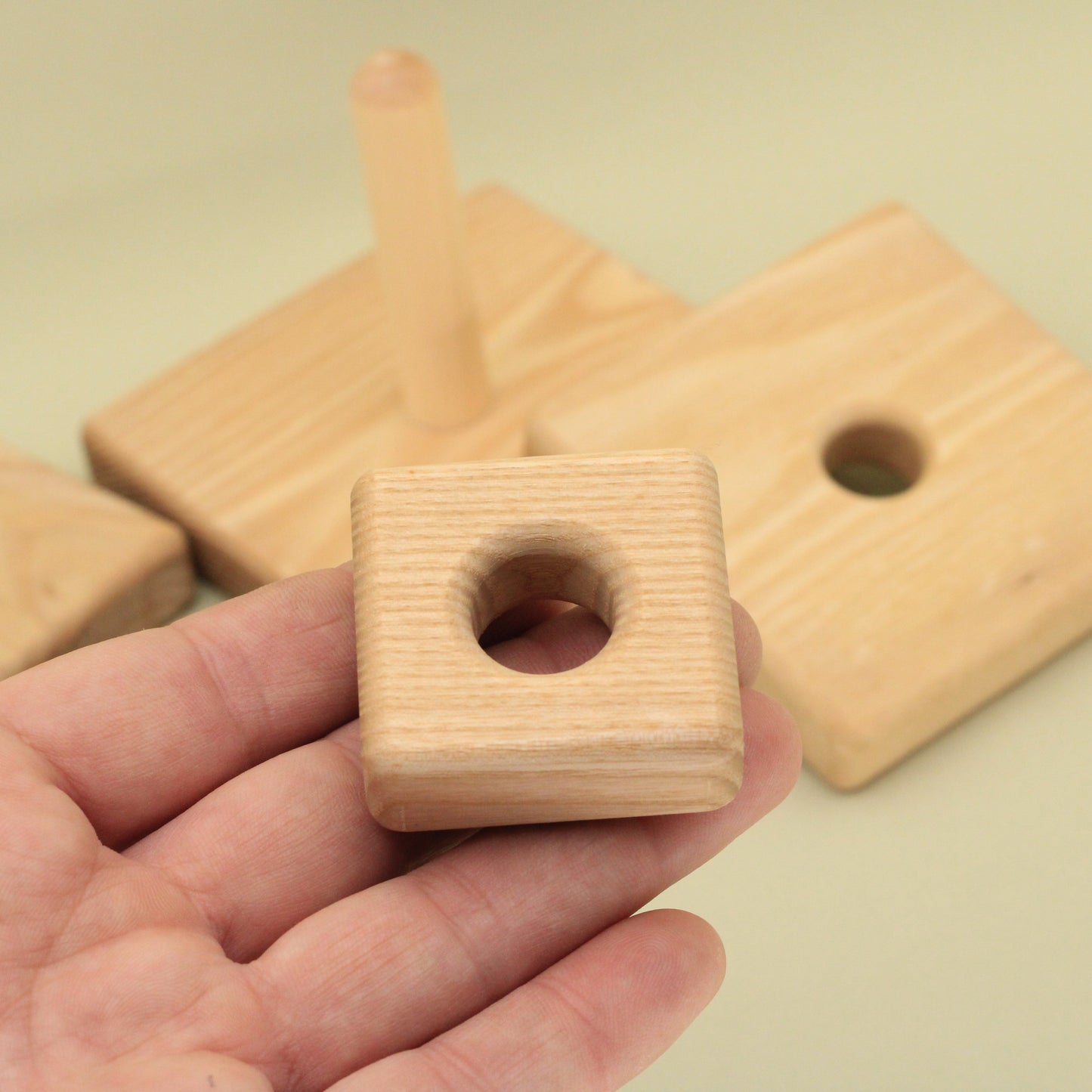 Lotes Toys Natural Square Wooden Stacking Pyramid PY21