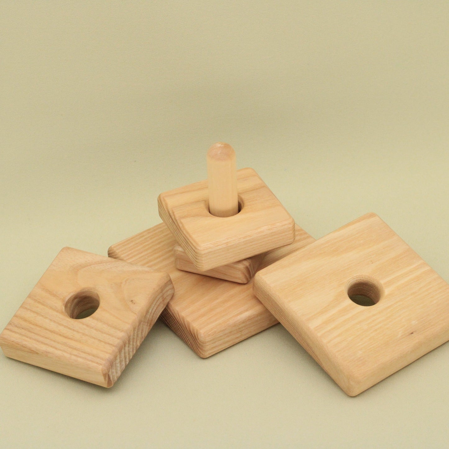 Lotes Toys Natural Square Wooden Stacking Pyramid PY21