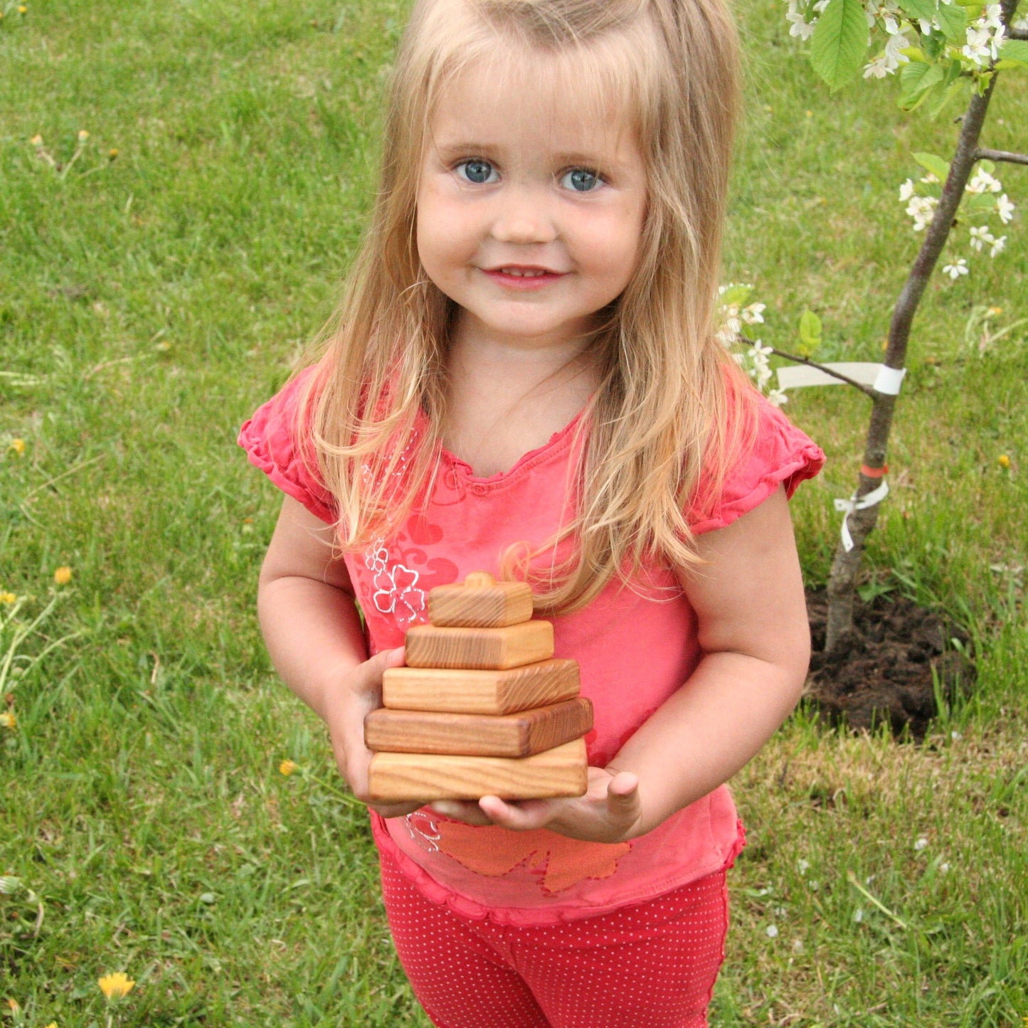 Lotes Toys Natural Square Wooden Stacking Pyramid PY21