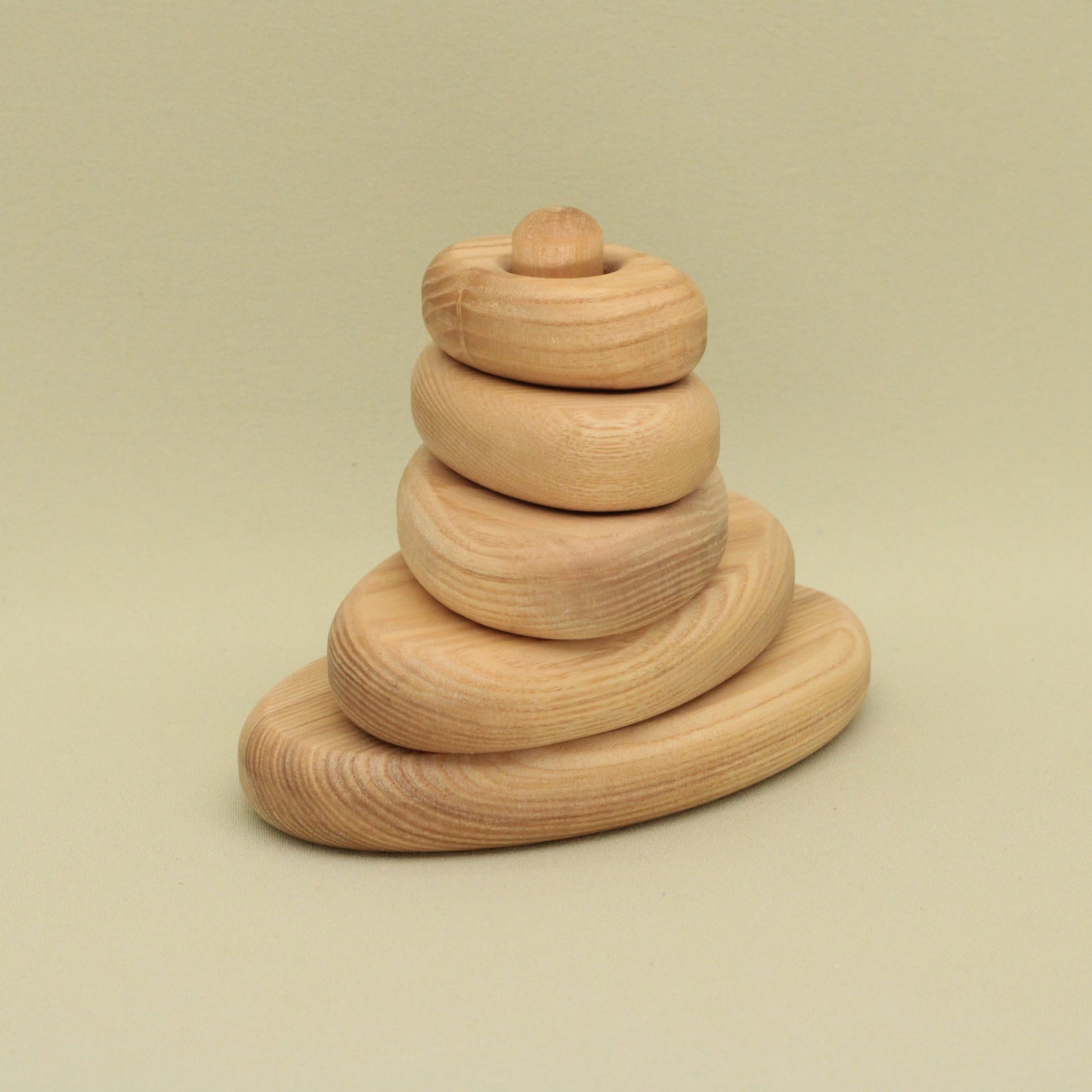 Lotes Toys Natural Oval Wooden Stacking Pyramid PY25