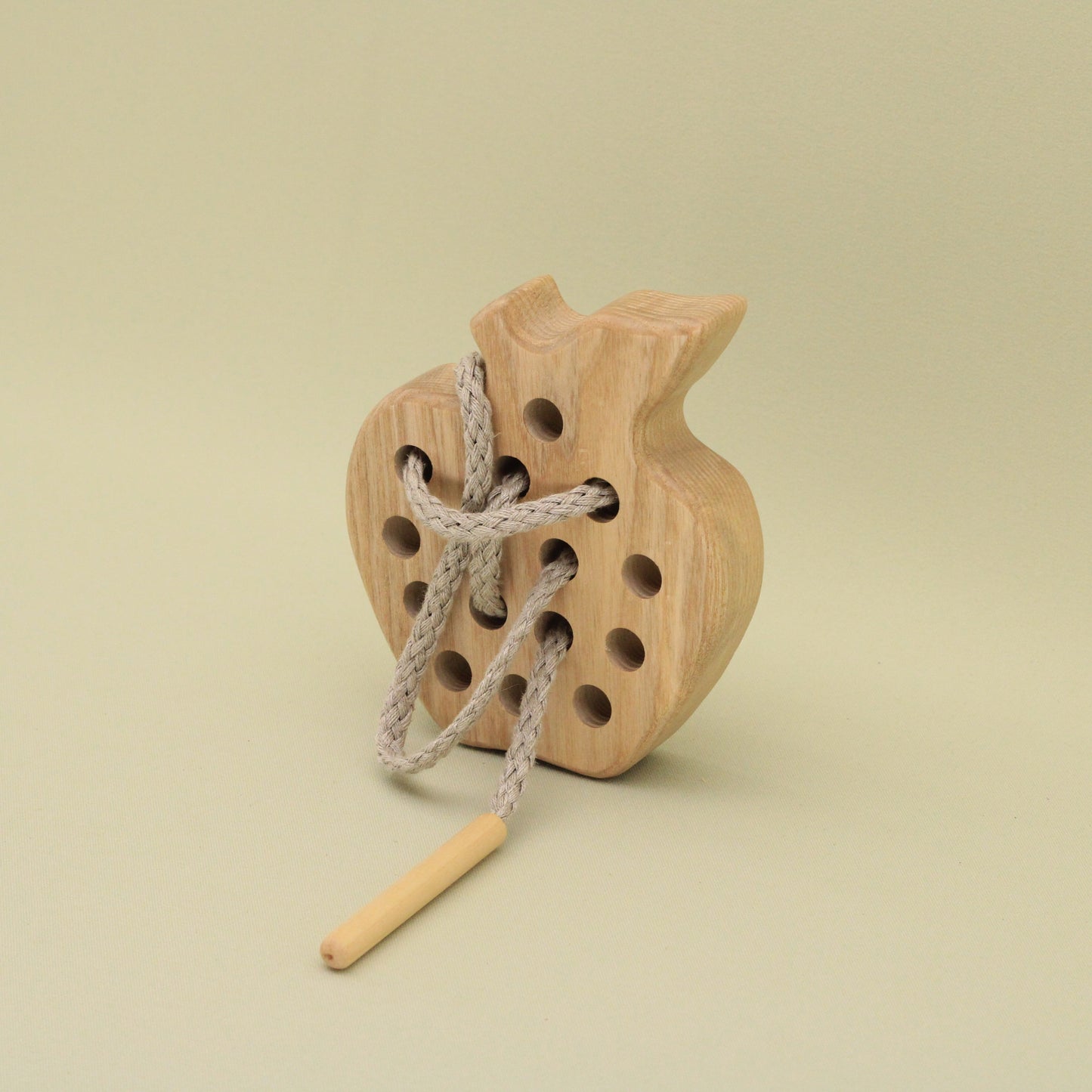 Lotes Toys Natural Wooden Threading Lacing Apple TT02