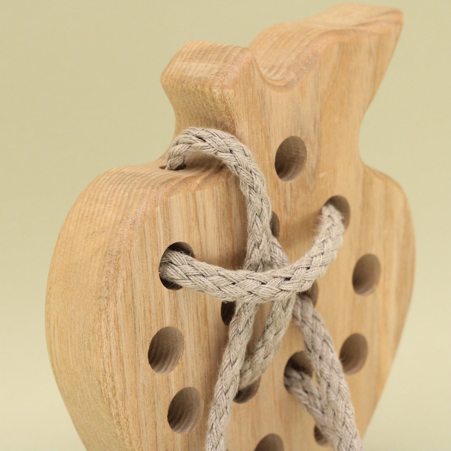 Lotes Toys Natural Wooden Threading Lacing Apple TT02