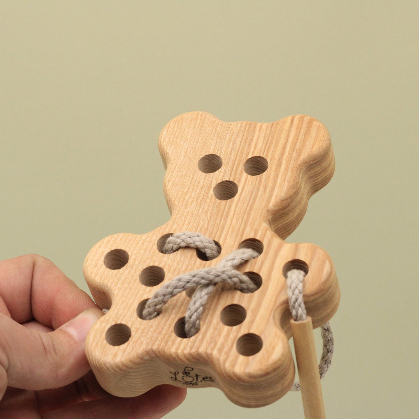 Lotes Toys Natural Wooden Threading Lacing Bear TT22