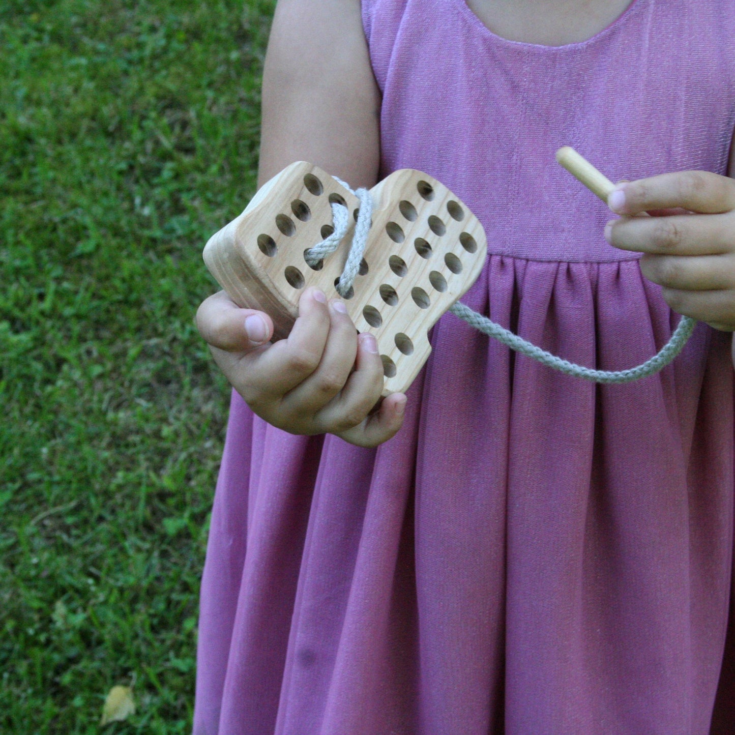 Lotes Toys Natural Wooden Threading Lacing Boot TT05