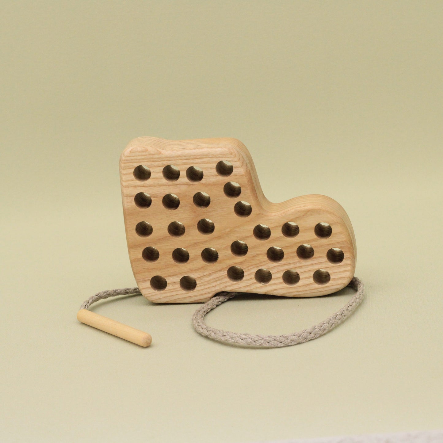 Lotes Toys Natural Wooden Threading Lacing Boot TT05