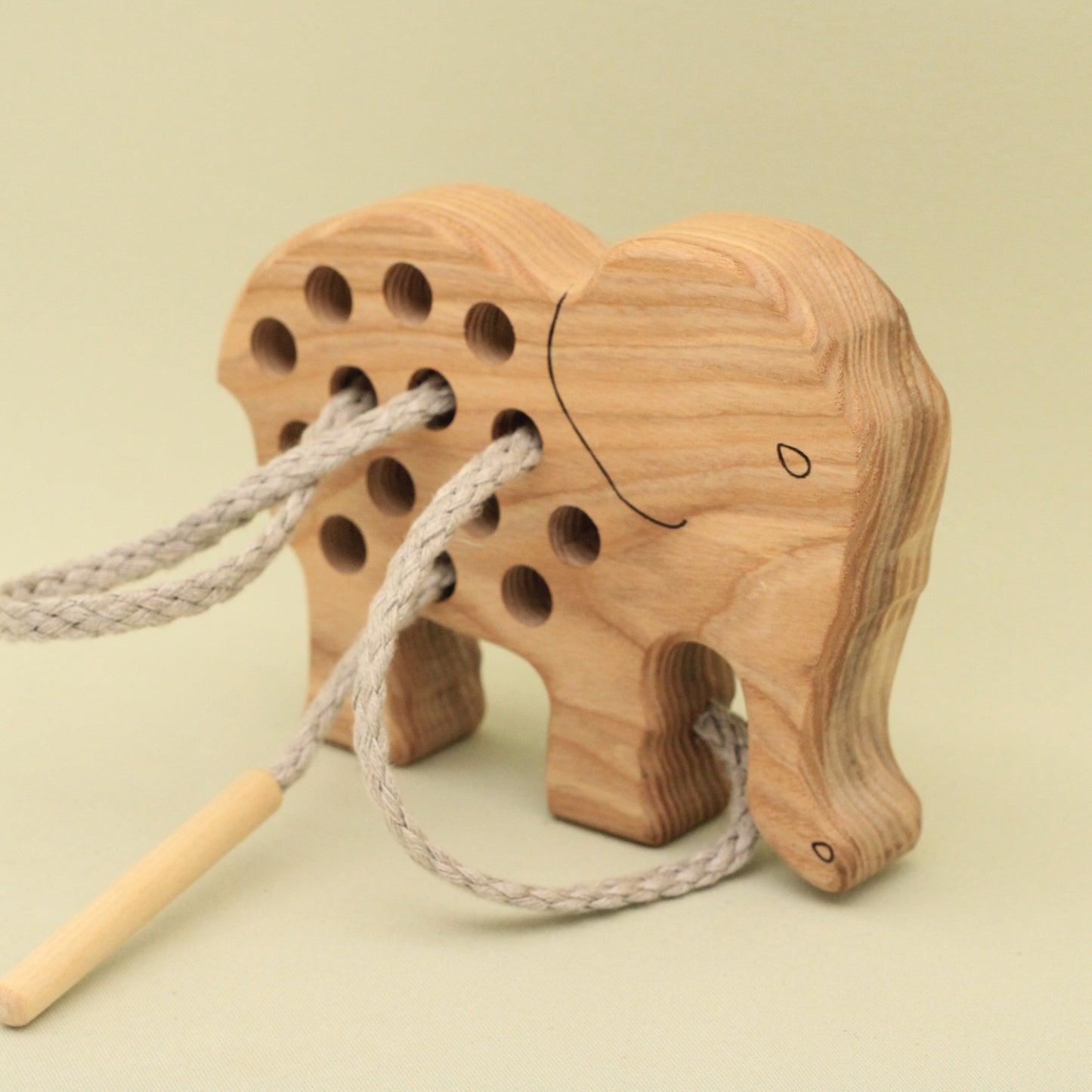 Lotes Toys Natural Wooden Threading Lacing Elephant TT26