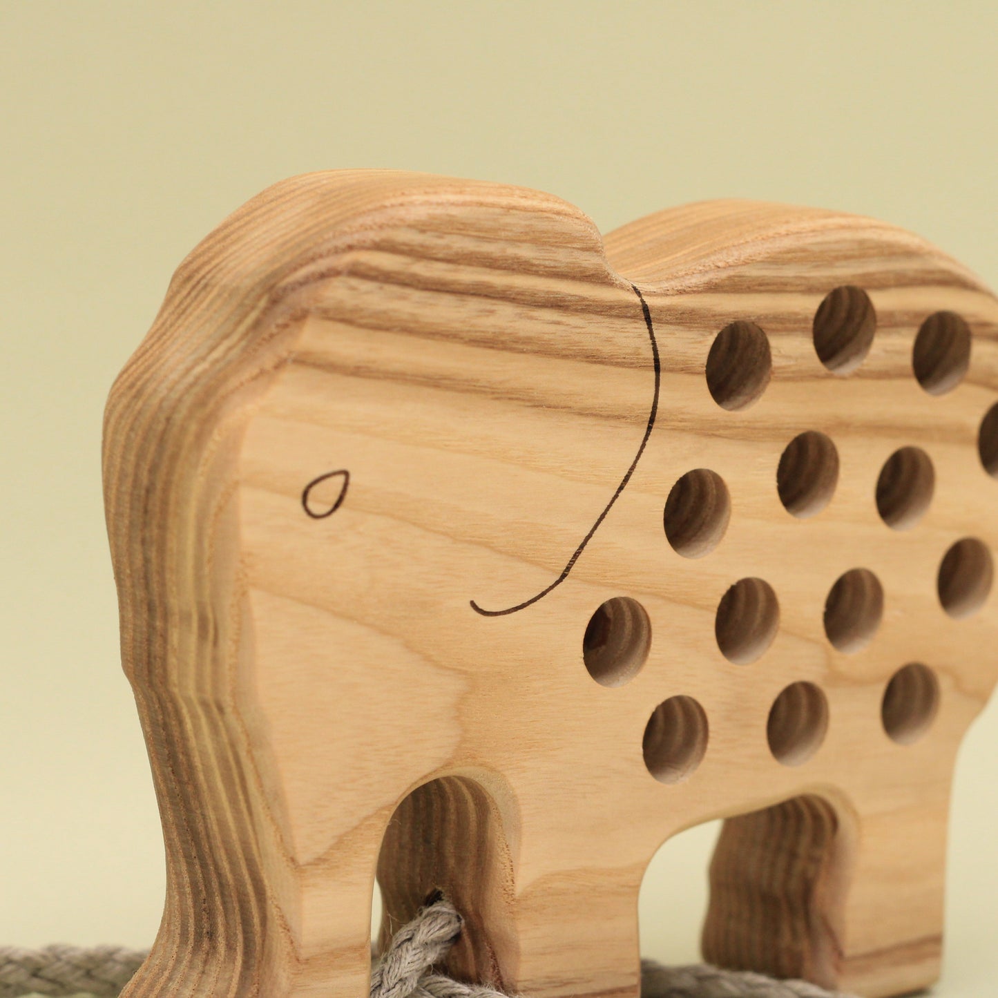 Lotes Toys Natural Wooden Threading Lacing Elephant TT26