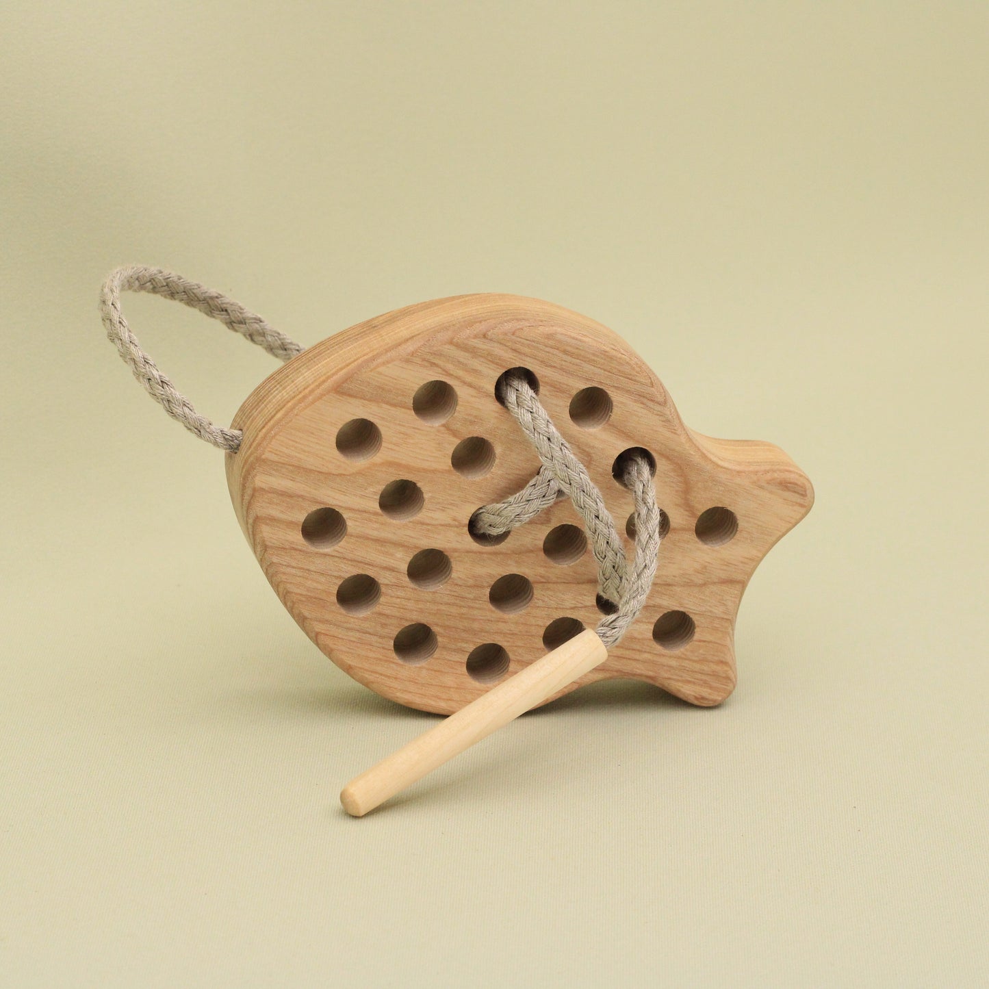 Lotes Toys Natural Wooden Threading Lacing Fish TT11