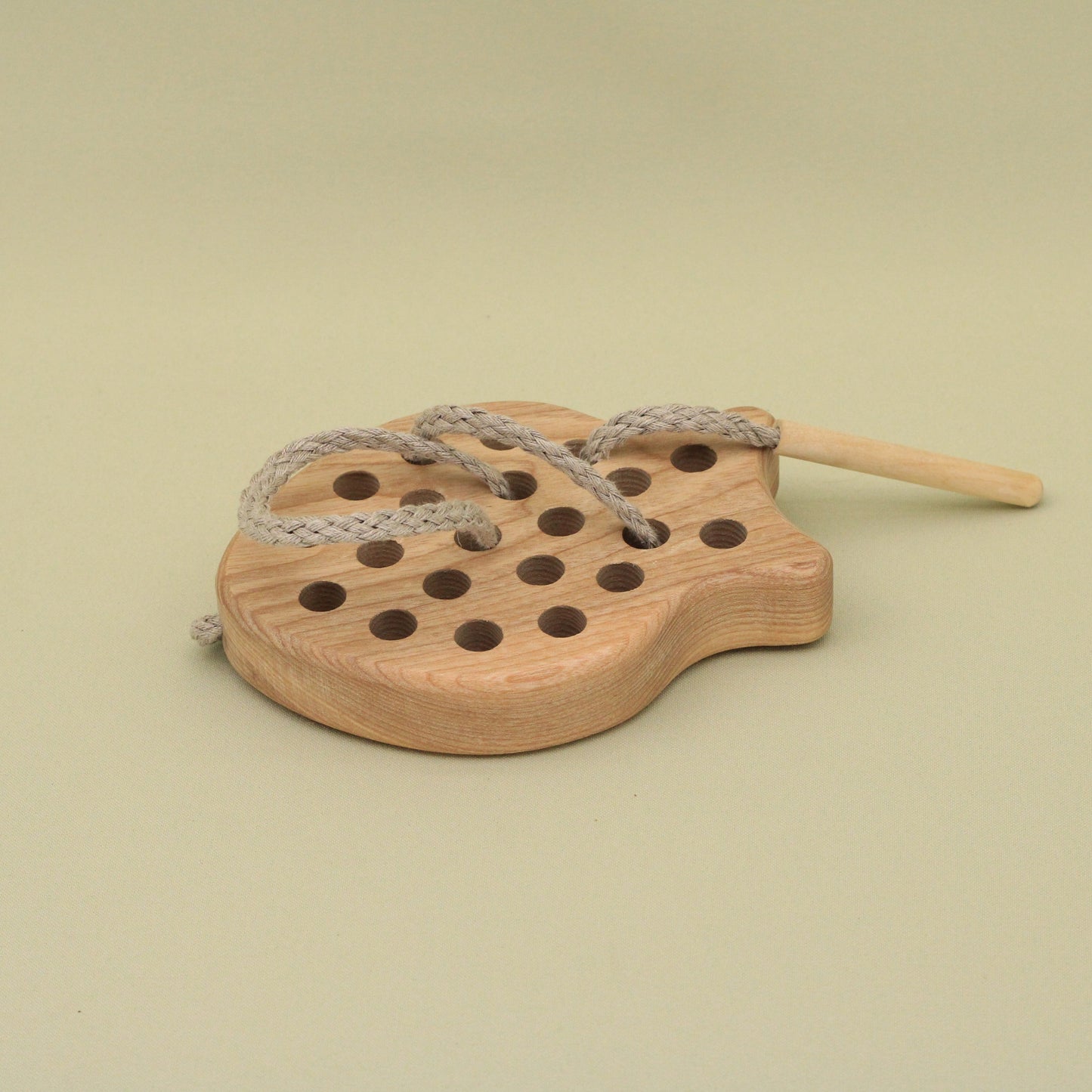 Lotes Toys Natural Wooden Threading Lacing Fish TT11