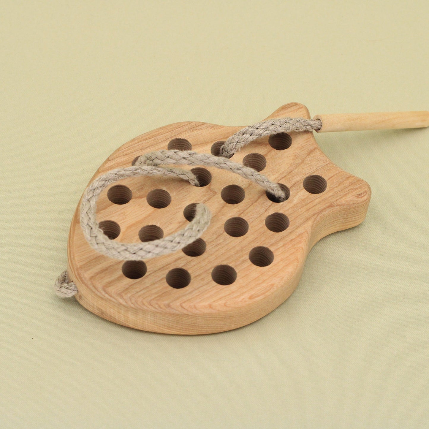 Lotes Toys Natural Wooden Threading Lacing Fish TT11