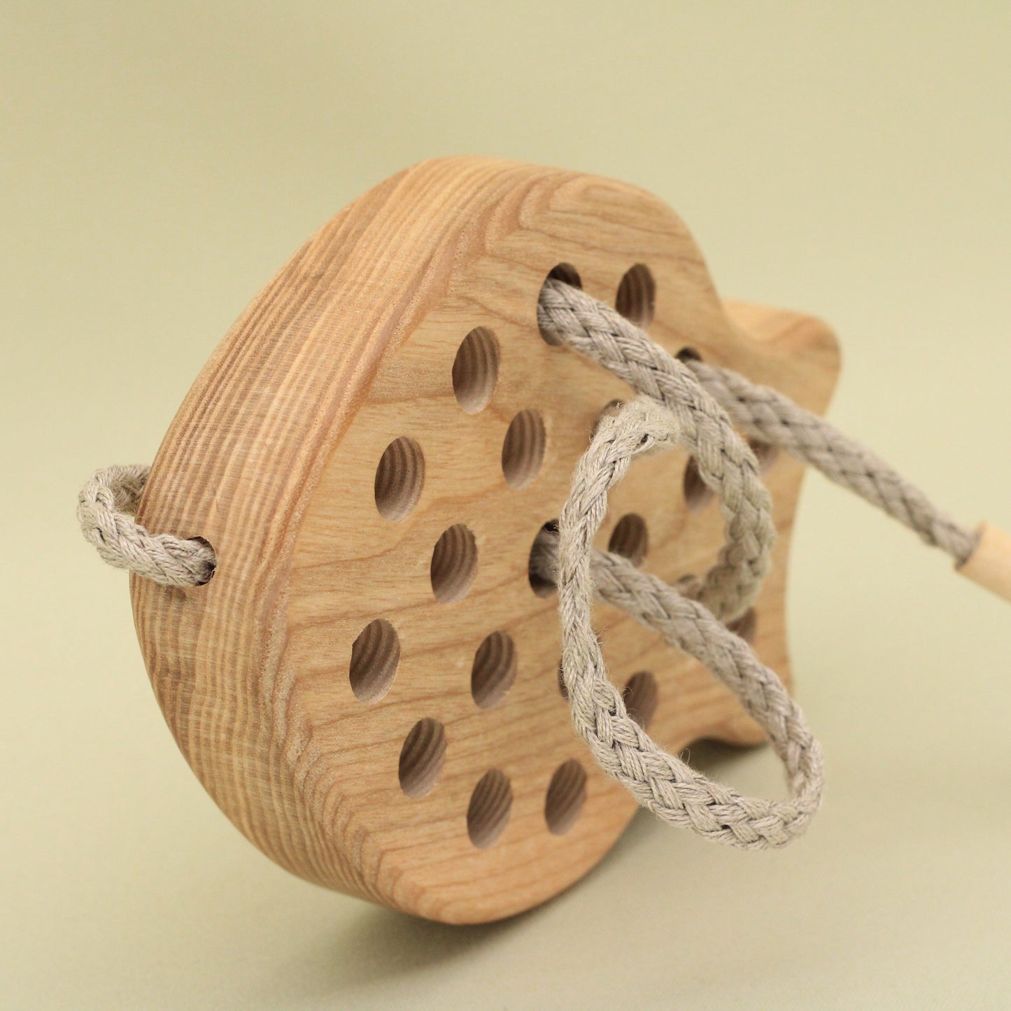 Lotes Toys Natural Wooden Threading Lacing Fish TT11