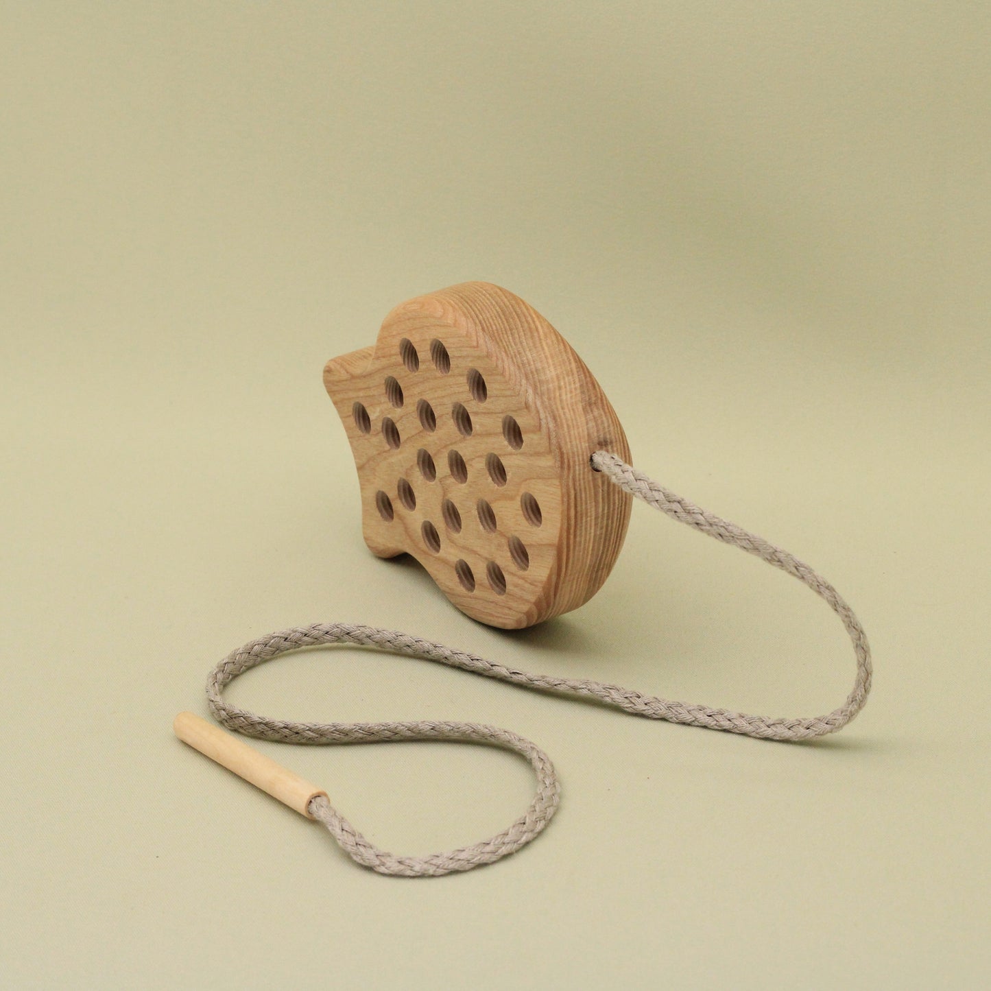 Lotes Toys Natural Wooden Threading Lacing Fish TT11