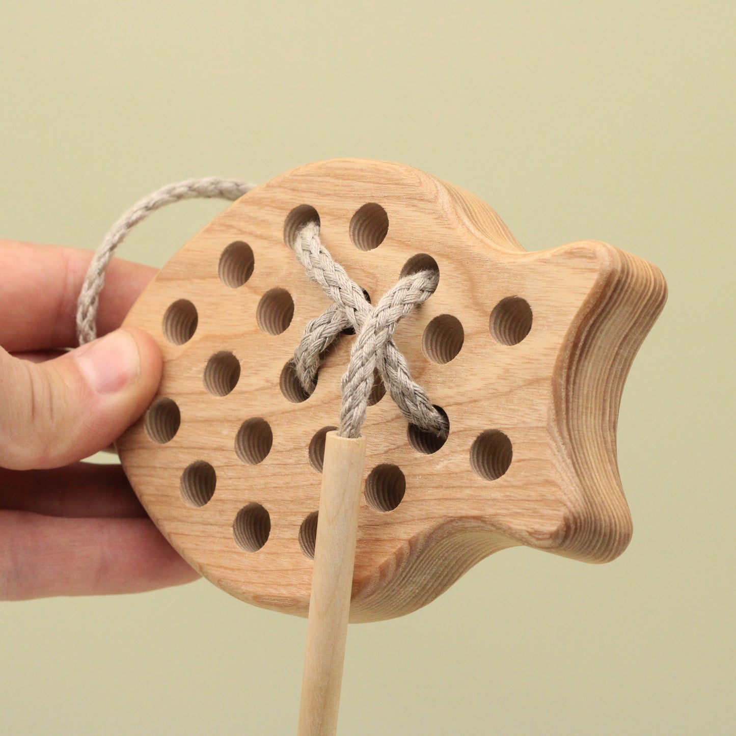 Lotes Toys Natural Wooden Threading Lacing Fish TT11