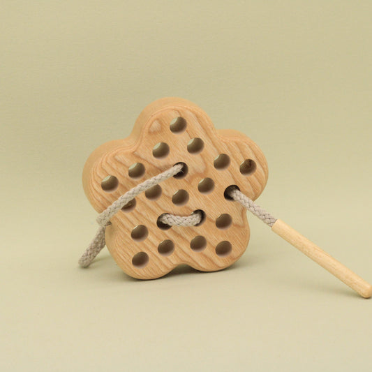 Lotes Toys Natural Wooden Threading Lacing Flower TT23