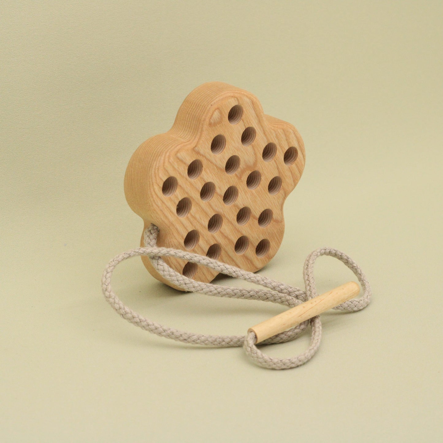Lotes Toys Natural Wooden Threading Lacing Flower TT23
