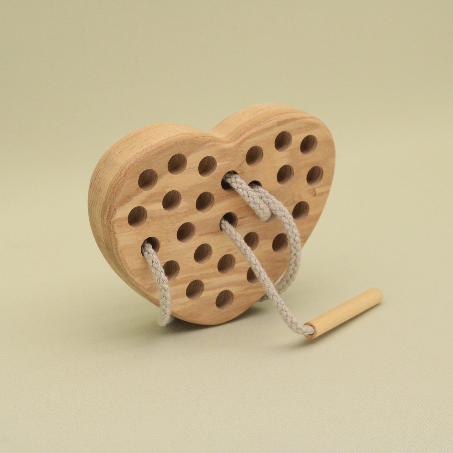 Lotes Toys Natural Wooden Threading Lacing Heart TT20