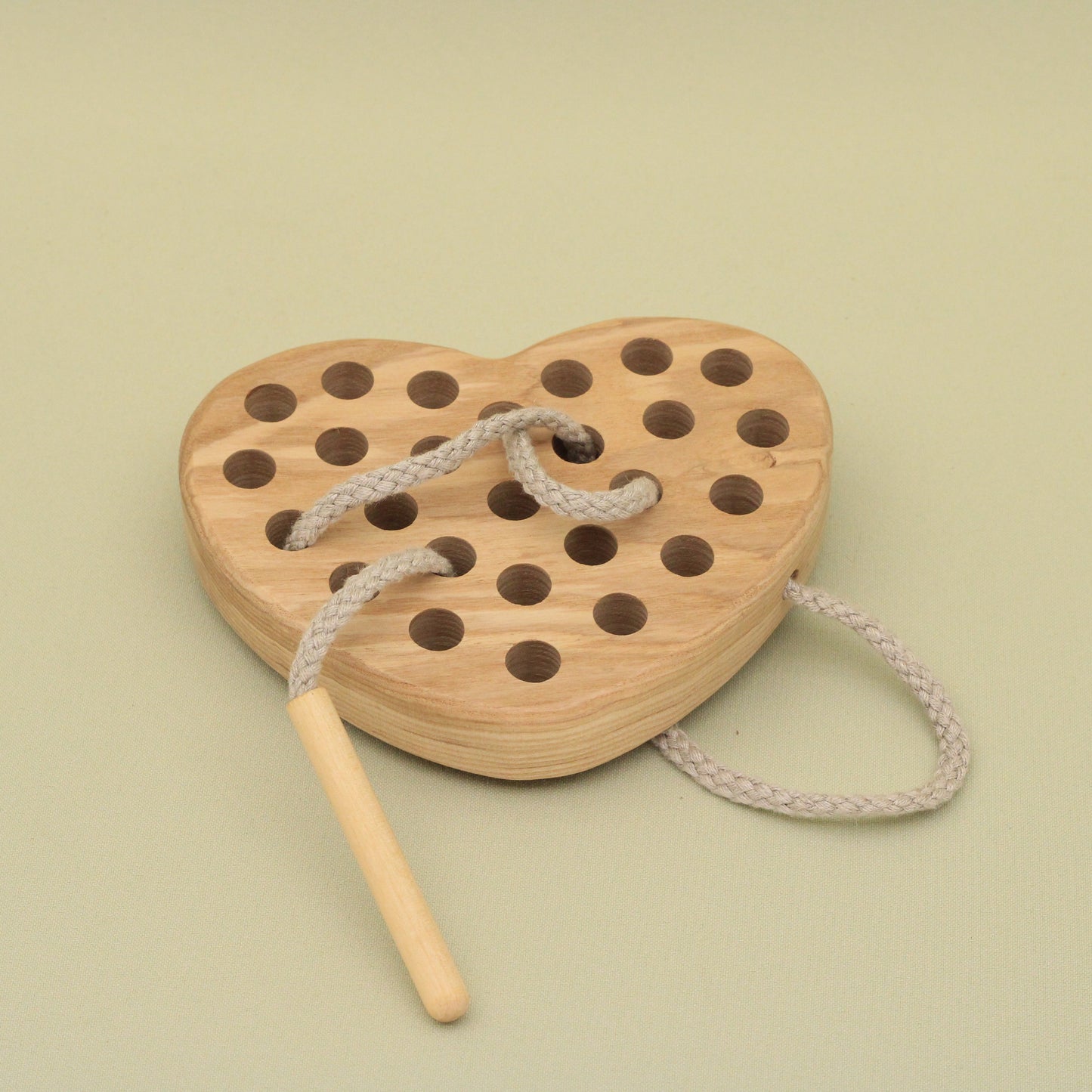 Lotes Toys Natural Wooden Threading Lacing Heart TT20