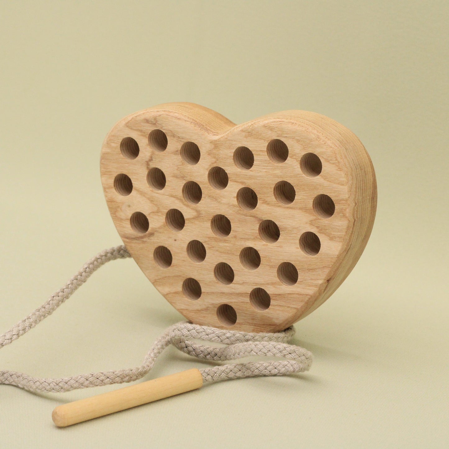 Lotes Toys Natural Wooden Threading Lacing Heart TT20