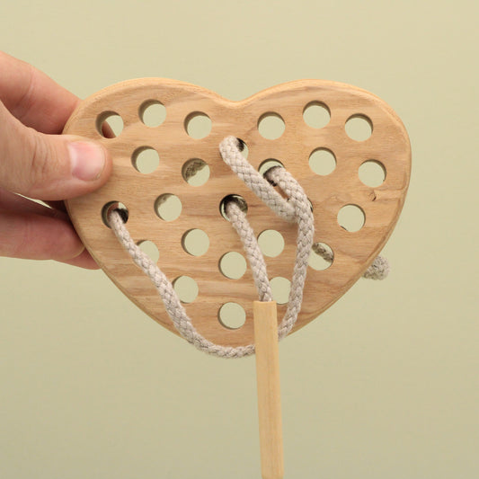 Lotes Toys Natural Wooden Threading Lacing Heart TT20