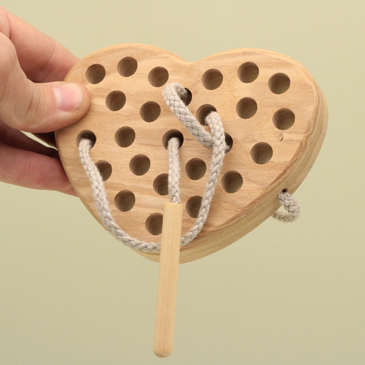Lotes Toys Natural Wooden Threading Lacing Heart TT20