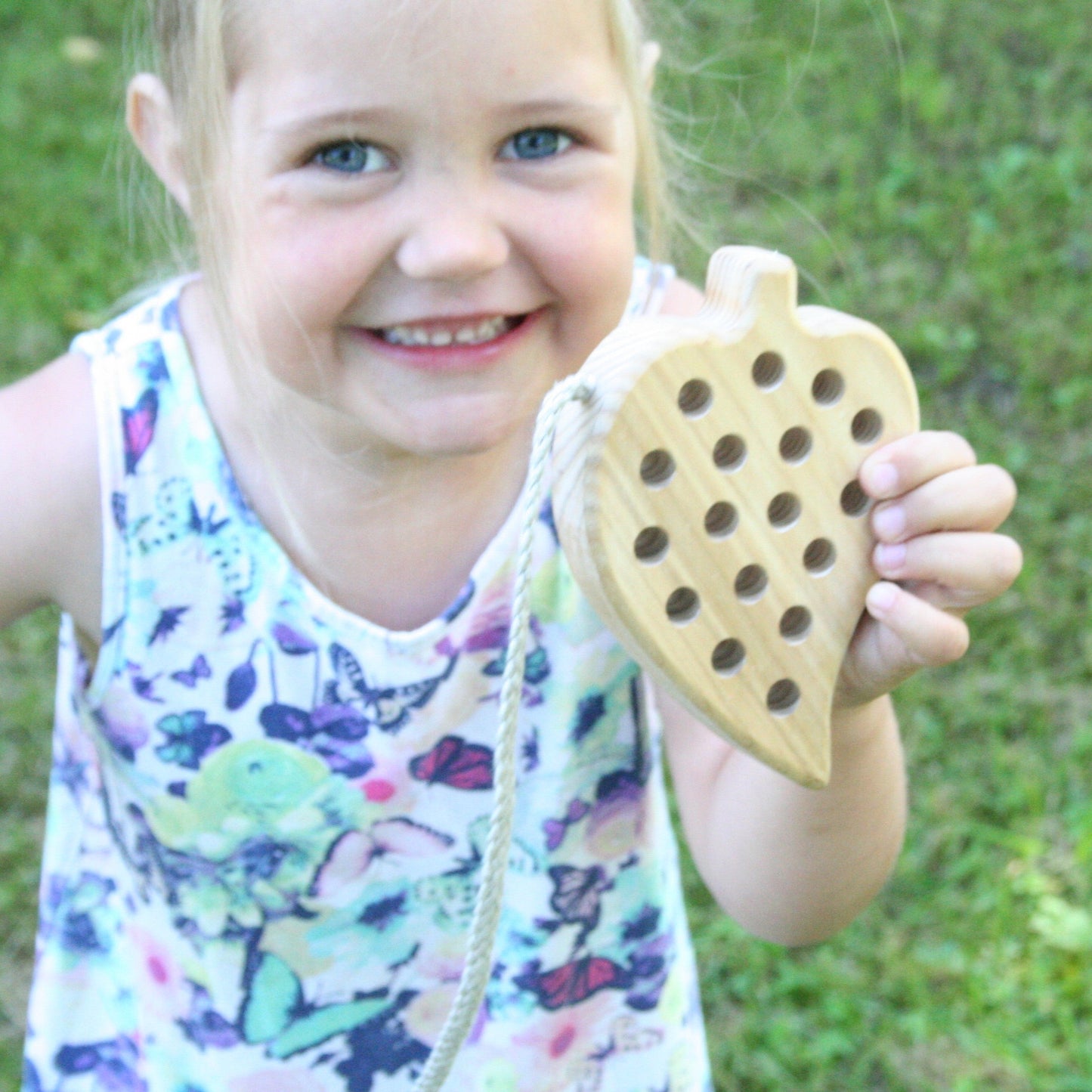Lotes Toys Natural Wooden Threading Lacing Leaf TT08