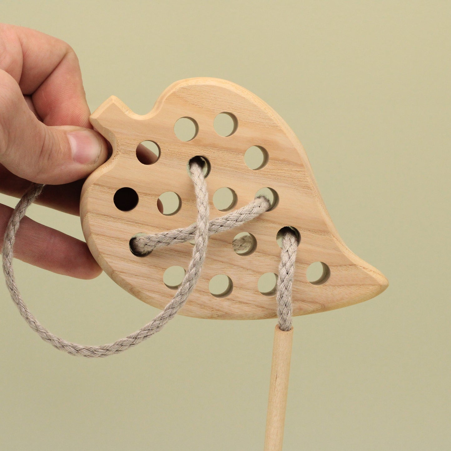 Lotes Toys Natural Wooden Threading Lacing Leaf TT08