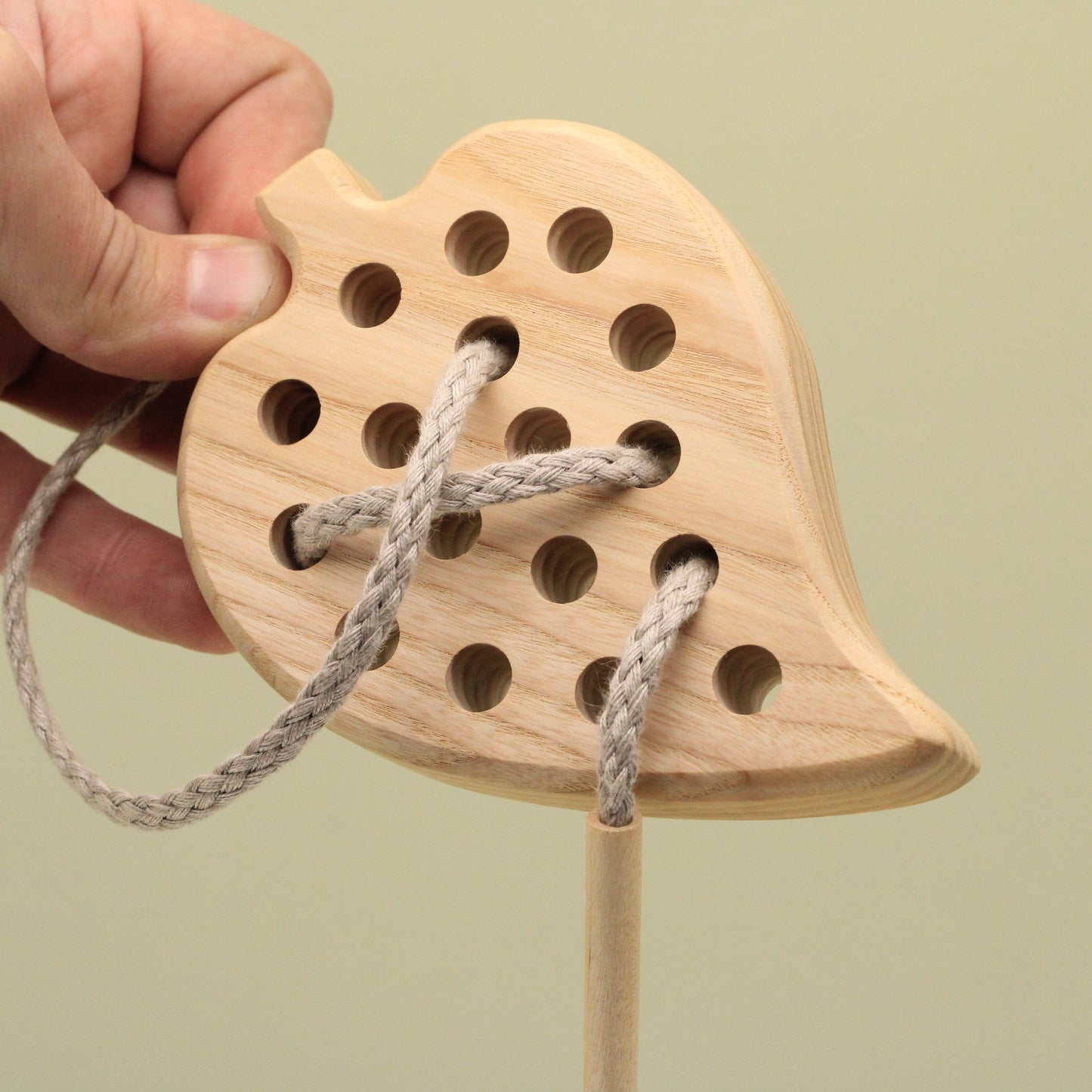 Lotes Toys Natural Wooden Threading Lacing Leaf TT08