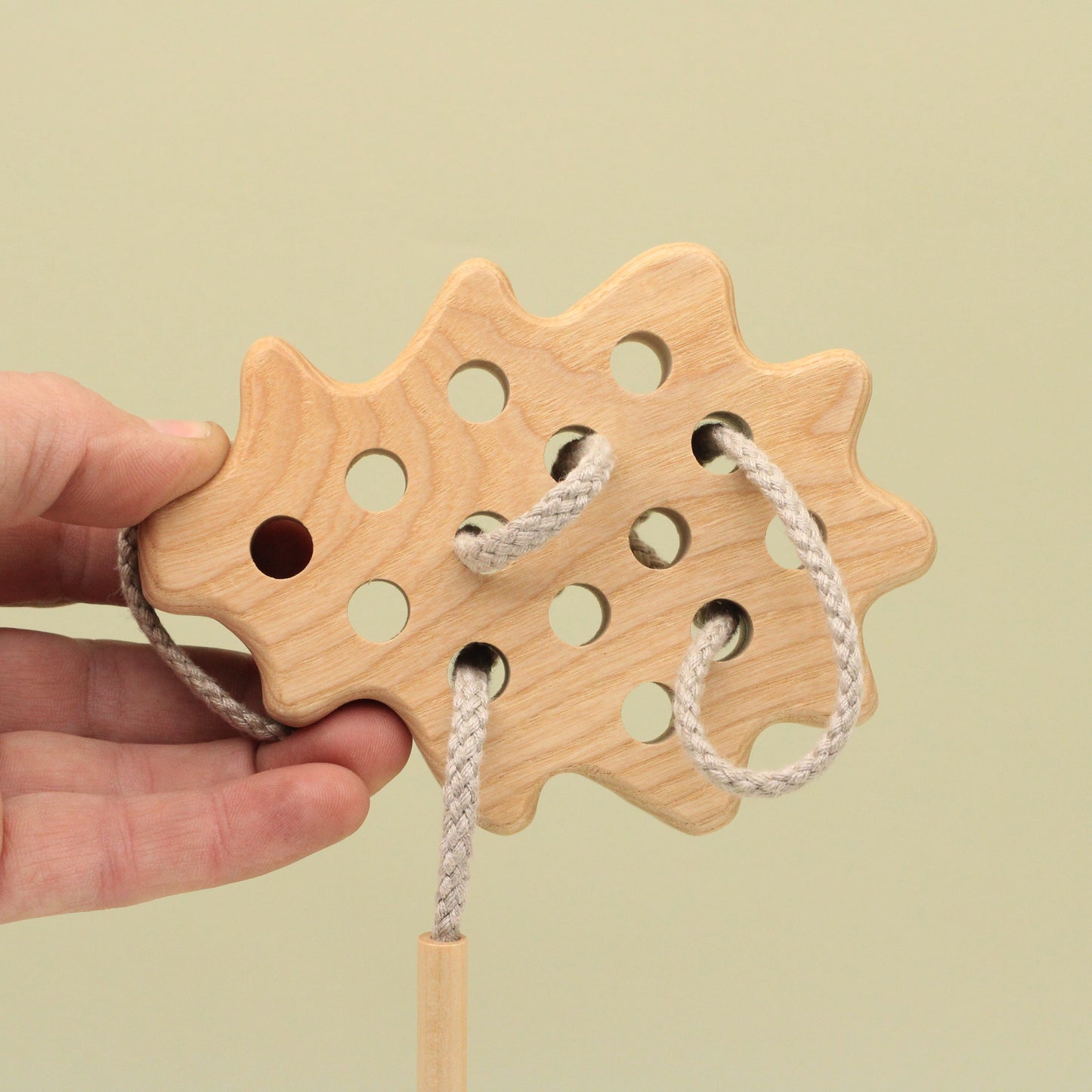 Lotes Toys Natural Wooden Threading Lacing Oak-Leaf TT09
