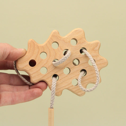 Lotes Toys Natural Wooden Threading Lacing Oak-Leaf TT09