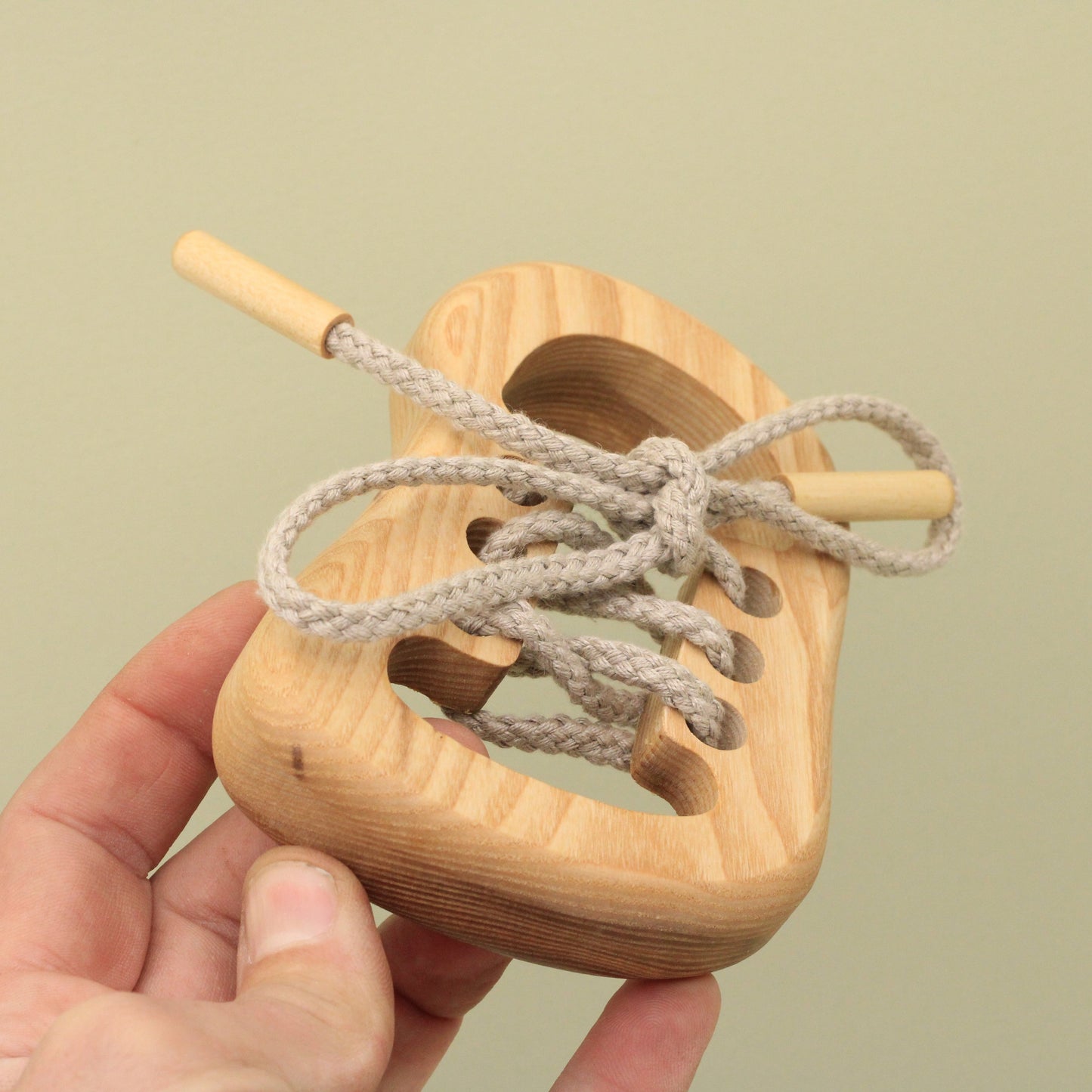 Lotes Toys Natural Wooden Threading Lacing Shoe Left TT19L