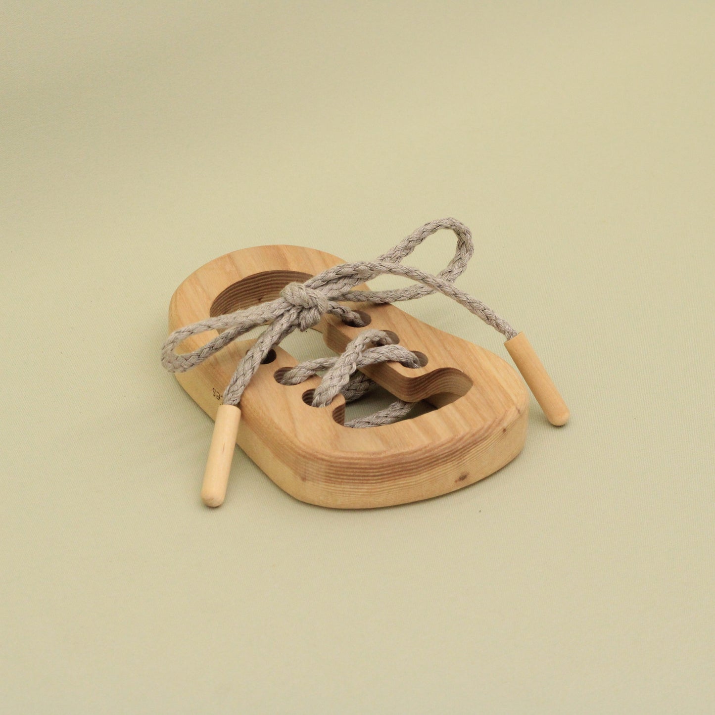 Lotes Toys Natural Wooden Threading Lacing Shoe Riht TT19R