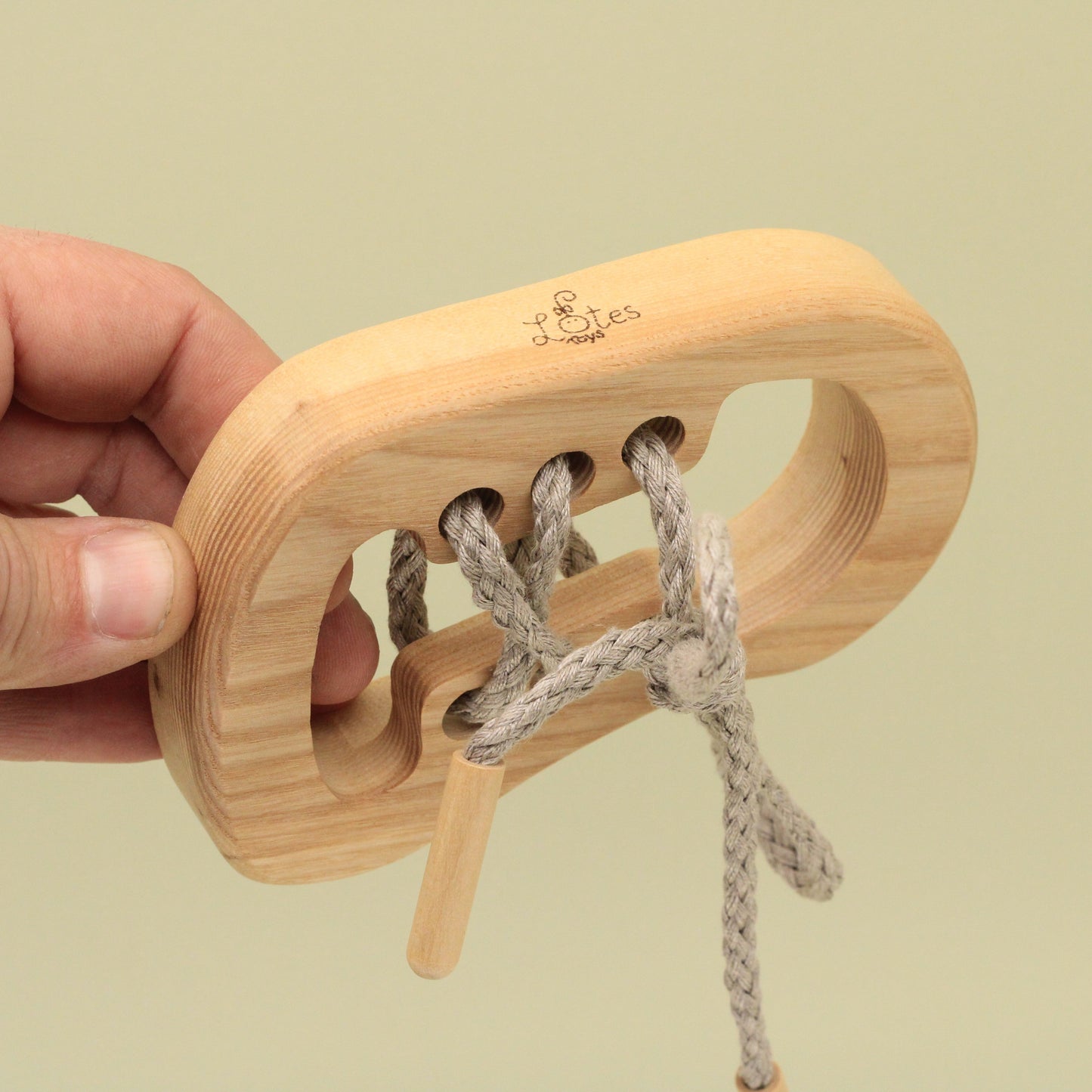 Lotes Toys Natural Wooden Threading Lacing Shoe Riht TT19R