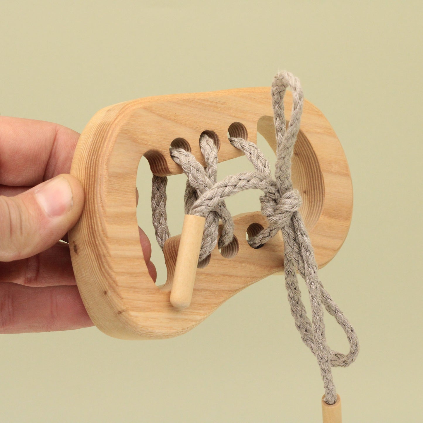 Lotes Toys Natural Wooden Threading Lacing Shoe Riht TT19R