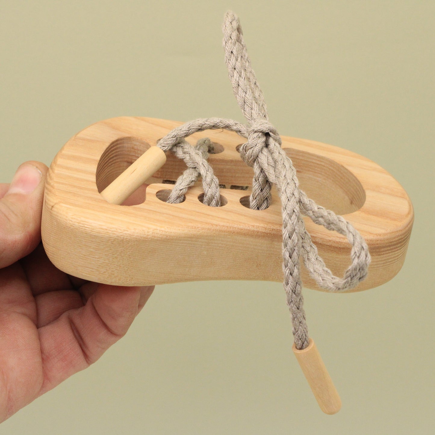 Lotes Toys Natural Wooden Threading Lacing Shoe Riht TT19R
