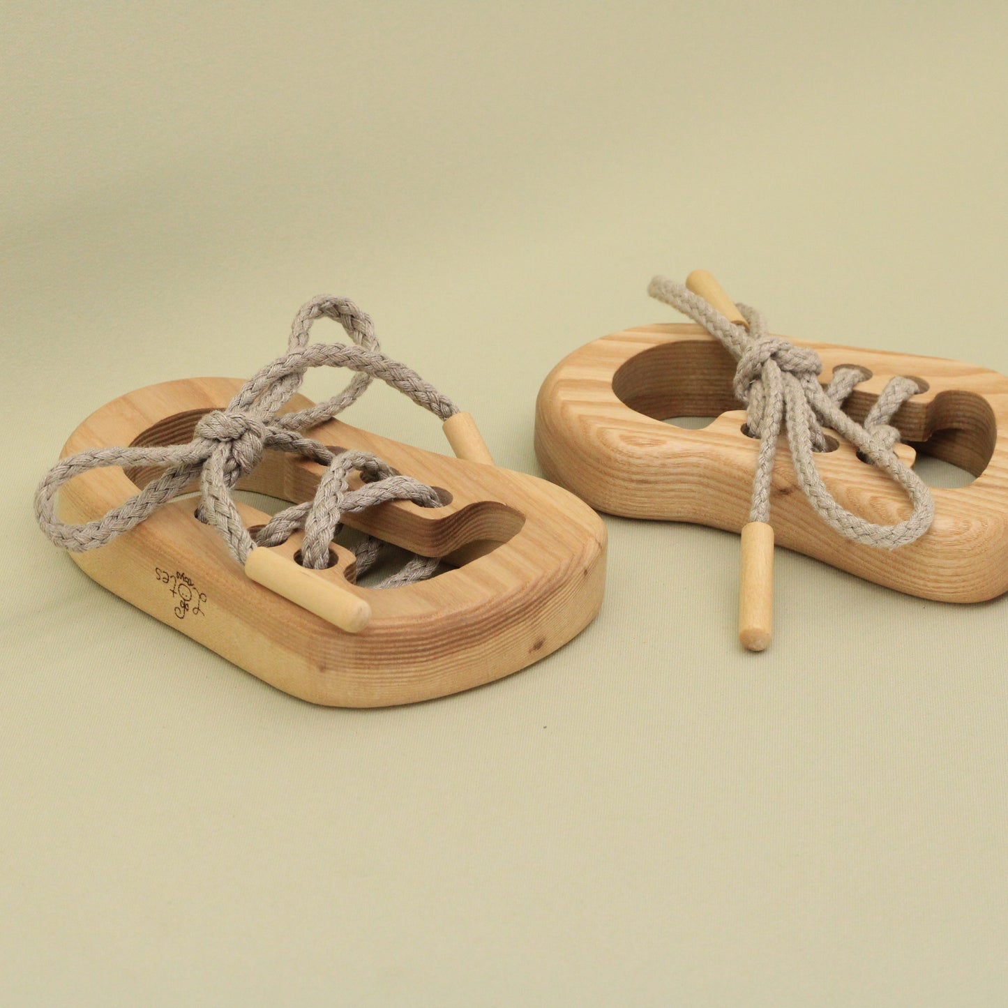 Lotes Toys Natural Wooden Threading Lacing Shoe pair TT19 L,R